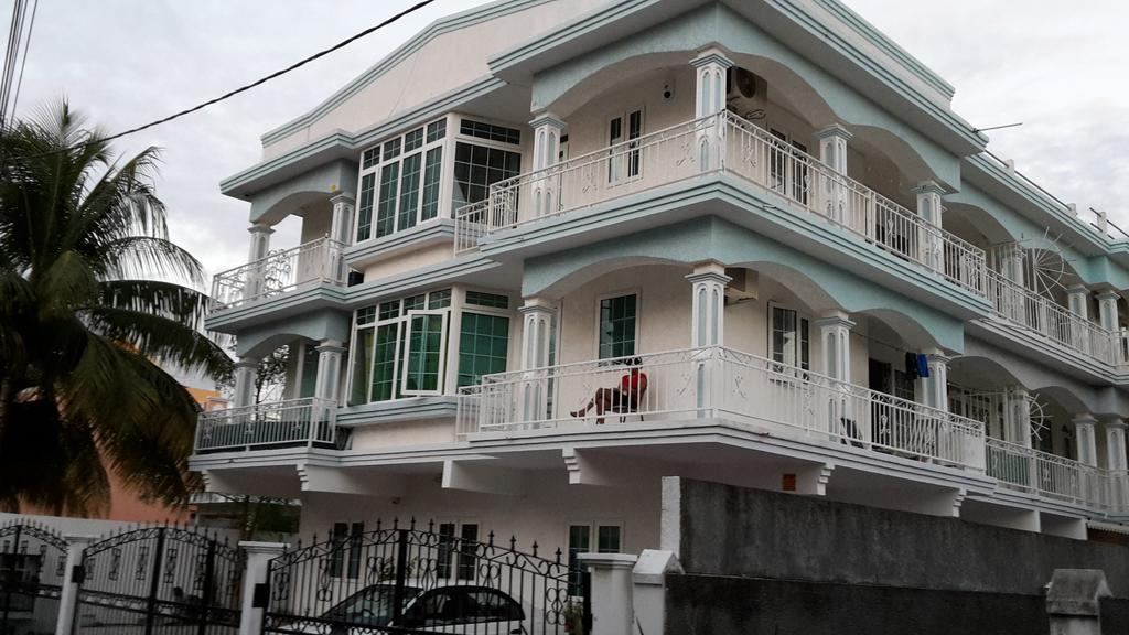 Residence Lasenza Apartment Flic en Flac Exterior photo